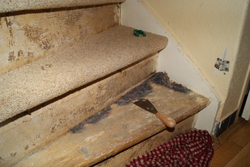 Tapijt verwijderen van trap